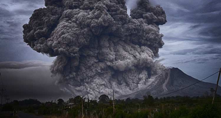 Аэропорт Бали-Денпасар закрыт до полуночи 27 ноября в связи с извержением вулкана