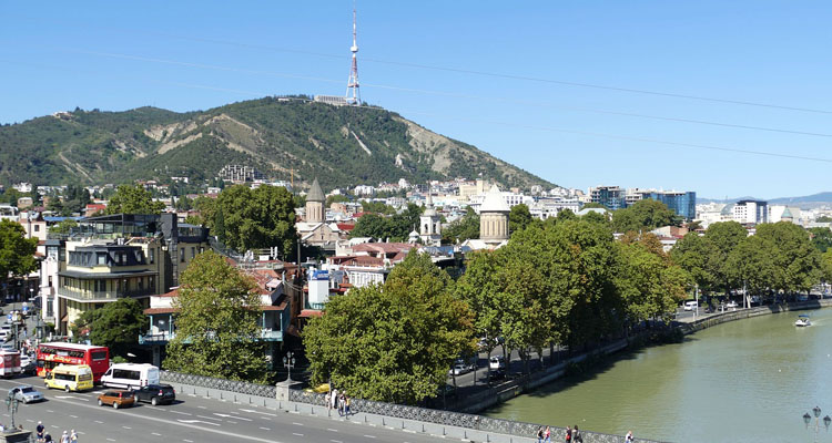 Уральские авиалинии будут летать из Самары в Тбилиси